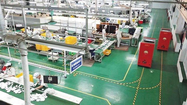 Rạng Đông rất coi trọng công tác đào tạo, nâng cao trình độ cho đội ngũ, để họ có đủ khả năng tiếp nhận và làm chủ thành tựu khoa học - công nghệ