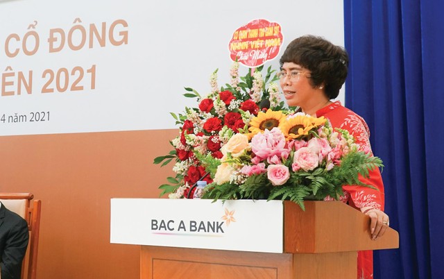 Bà Thái Hương, Tổng giám đốc BAC A BANK phát biểu tại Đại hội đồng Trang Chủ KL99Com Số 1 Link Đăng Ký KL999 2021