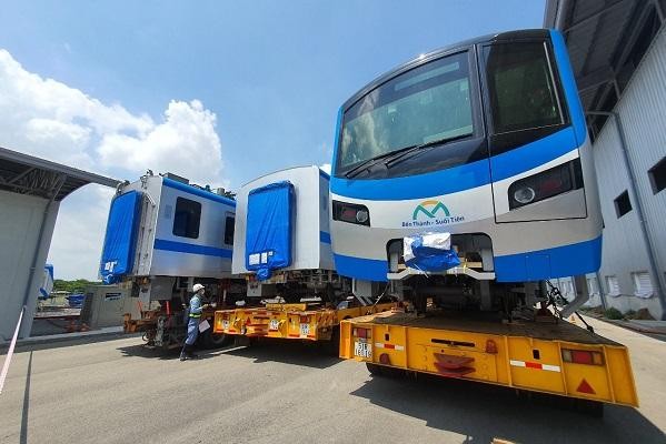 Đoàn tàu số 2 và số 3 trong tổng số 17 đoàn tàu cho tuyến Metro số 1