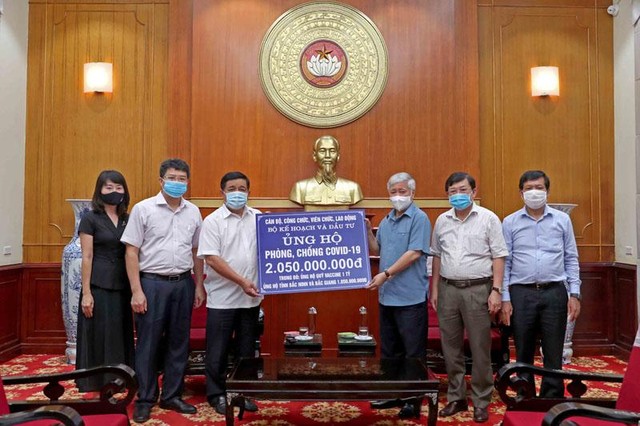 Đây là hành động nhằm hưởng ứng lời kêu gọi của Chủ tịch nước Nguyễn Xuân Phúc và Ủy ban Trung ương Mặt trận Tổ quốc Việt Nam (Ảnh: Đức Trung)
