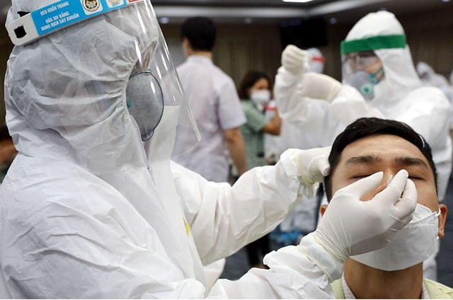 Tỉnh Bắc Giang thử nghiệm mô hình hướng dẫn người dân tự lấy mẫu test nhanh cho nhau (triển khai thí điểm tại các khu cách ly tập trung)