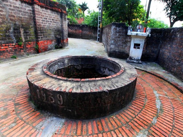 Những cây đa, giếng nước, sân đình nơi đây đều có cả trăm năm tuổi. (Ảnh: Phương Linh)