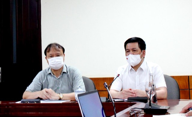 Bộ trưởng Bộ Công Thương Nguyễn Hồng Diên (ngoài cùng bên phải) chủ trì cuộc họp khẩn chiều 7/7 nhằm đảm bảo cung ứng và lưu thông hàng hóa thiết yếu cho TP HCM và các tỉnh phía Nam (Nguồn: Moit).