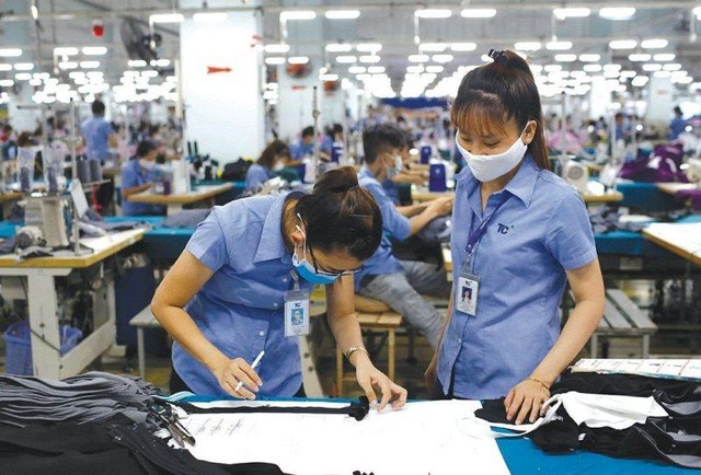 Để dập dịch thành công thì tiêm chủng vắc-xin vẫn là giải pháp cốt lõi.