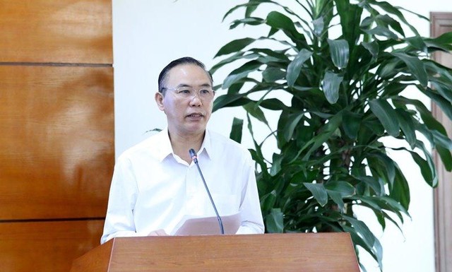 Thứ trưởng Bộ NNPTTN Phùng Đức Tiến nhấn mạnh, năm 2021 lĩnh vực thủy sản cần giải quyết các bất cập của ngành tôm hiện nay về quy mô, sản lượng và giá thành...