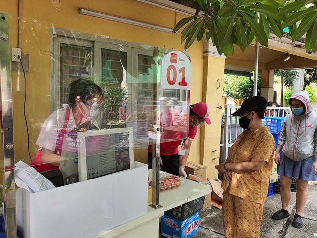 Các đơn vị phân phối trên địa bàn TP.HCM đang nỗ lực tổ chức các điểm bán hàng lưu động (Ảnh minh hoạ: Lê Toàn).