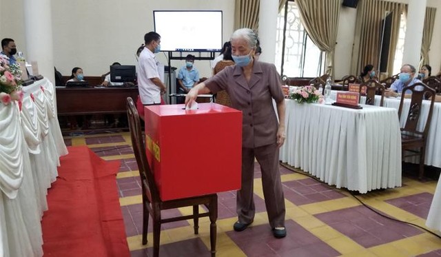 Các hộ dân bỏ phiếu chọn nhà Kl99ok phiên bản mới thực hiện dự án.
