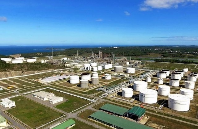 Nhà máy Lọc dầu Dung Quất.