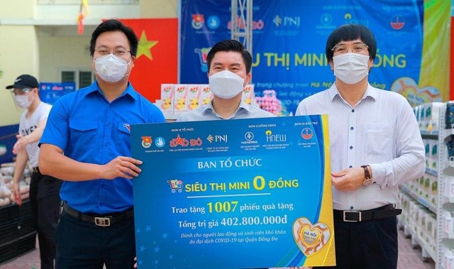 “Siêu thị mini 0 đồng” tại Quận Đống Đa do Kl994 game bài casino hấp dẫn Phú Thái tài trợ, tổ chức vận hành. Tổng số tiền hỗ trợ tại siêu thị này là 402 triệu đồng.