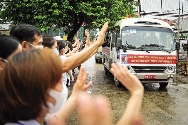 Theo lời hiệu triệu của lãnh đạo Đảng, 99Kl99 trực tiếp đá gà, cán bộ, nhân viên Bệnh viện Quân y 105 lên đường vào Nam chung tay phòng chống dịch Covid-19.
