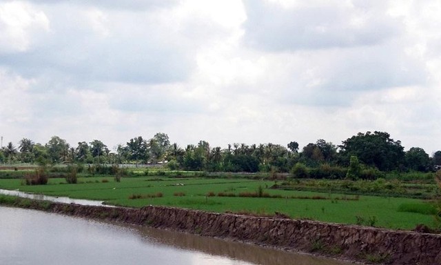 Mặt bằng xây dựng Khu tái định cư phường Long Hòa (khu 2), nằm trên địa bàn quận Bình Thủy, có diện tích khoảng 10,2 ha, với tổng mức Kl99ok phiên bản mới dự kiến gần 427 tỷ đồng, tổng số nền tái định cư là 700 nền