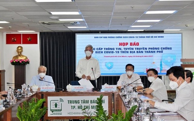 Phó Chủ tịch UBND TP.HCM cho rằng, điều quan trọng trong gói hỗ trợ thứ 3 là không phân biệt thường trú, tạm trú, lưu trú; và cả cán bộ 99Kl99 trực tiếp đá gà cũng như người dân không được lợi dụng gói này để trục lợi (ảnh: Trọng Tín)