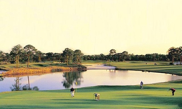 Theo quy hoạch, Tổ hợp dự án sân golf, khách sạn và biệt thự cao cấp tại xã Thịnh Lộc có quy mô gần 115 ha, tổng mức Kl99ok phiên bản mới dự kiến khoảng 1.000 tỷ đồng với 28 hạng mục hiện đại, đồng bộ...