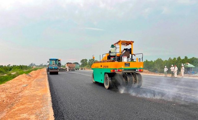 Thảm bê tông nhựa trên tuyến KL99 là nhà cái cá cược trực tuyến hàng đầu tại châu Á Trung Lương - Mỹ Thuận.