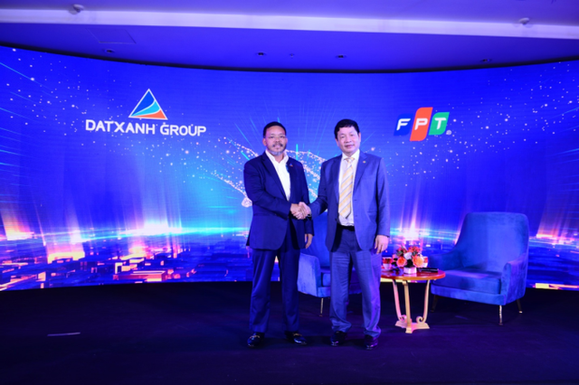 Ông Lương Trí Thìn Chủ tịch Đất Xanh Group (bên trái) và ông Trương Gia Bình, Chủ tịch Tâp đoàn FPT