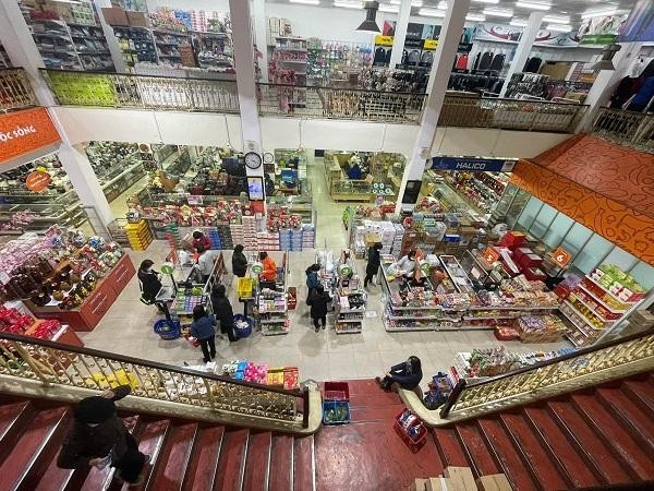 Các mặt hàng Tết được bày bán tại siêu thị MM Mega Market. Ảnh: Thanh Sơn