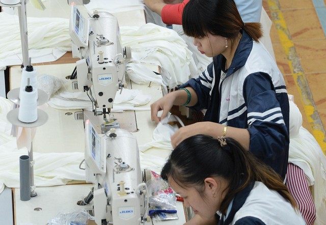 Nhà máy, công xưởng đã bắt đầu rộn rã