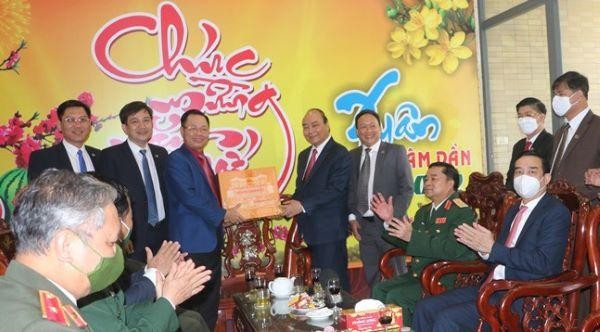 Chủ tịch nước Nguyễn Xuân Phúc chúc tết tại quận Hải Châu...