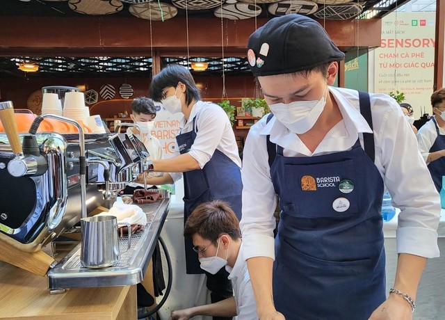 Việt Nam có đội ngũ pha chế, đánh giá cà phê tài năng không hề thua kém các đối thủ nước ngoài (Ảnh: HP).