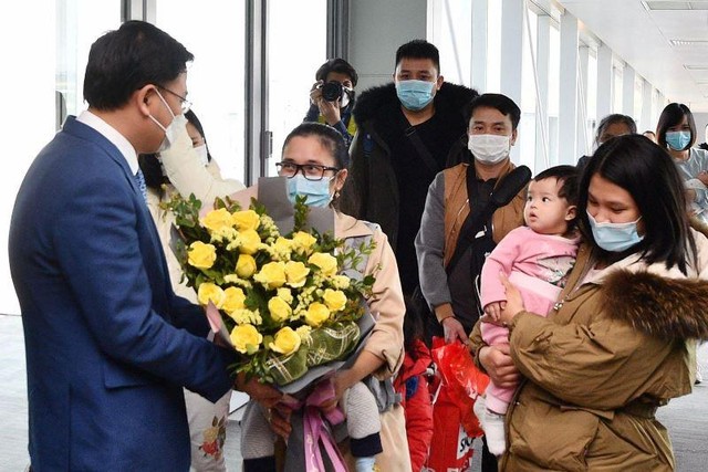Việt Nam đang tích cực triển khai các chuyến bay đưa công dân Việt Nam tại Ukcraine về nước.