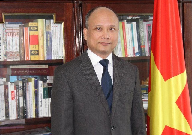 Đại sứ Việt Nam tại Pháp Đinh Toàn Thắng. Đại sứ Việt Nam tại Pháp Đinh Toàn Thắng.