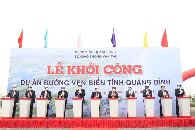 Lễ khởi công Dự án đường ven biển Quảng Bình. Ảnh: P.V