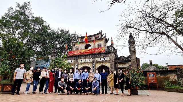 Đoàn khảo sát đền Phù Đổng Thiên Vương (Ảnh: Hồ Hạ)