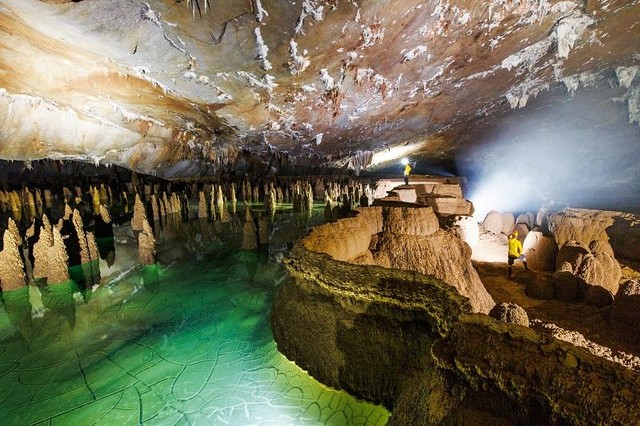 Động Phong Nha - Kẻ Bàng di sản thế giới thứ 5 của Việt Nam. Đến với động Phong Nha, du khách sẽ được chiêm ngưỡng bức tranh tuyệt tác của tạo hóa với với 7 cái nhất của động đã được giới chuyên môn đánh giá cao, bao gồm: Sông ngầm đẹp nhất, cửa hang cao và rộng nhất, bãi cát - đá ngầm đẹp nhất, hồ nước ngầm đẹp nhất, thạch nhũ kỳ ảo và tráng lệ nhất, hang nước dài nhất và hang khô rộng và đẹp nhất. Nguồn ảnh Trung tâm Xúc tiến Kl99ok phiên bản mới Quảng Bình