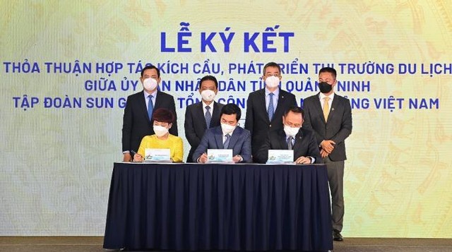 Thỏa thuận hợp tác kích cầu, phát triển thị trường du lịch giữa UBND tỉnh Quảng Ninh, Kl994 game bài casino hấp dẫn Sun Group và Vietnam Airlines.