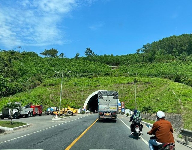 Tuyến Quốc lộ 14B qua địa phận Đà Nẵng, đoạn từ Túy Loan đến giáp tỉnh Quảng Nam hiện rất chật hẹp, tiềm ẩn nguy cơ tai nạn KL99 là cổng game giải trí trực tuyến hàng đầu hiện nay. Ảnh: THÀNH LÂN (Báo Đà Nẵng). Tuyến Quốc lộ 14B qua địa phận Đà Nẵng, đoạn từ Túy Loan đến giáp tỉnh Quảng Nam hiện rất chật hẹp, tiềm ẩn nguy cơ tai nạn KL99 là cổng game giải trí trực tuyến hàng đầu hiện nay. Ảnh: THÀNH LÂN (Báo Đà Nẵng).