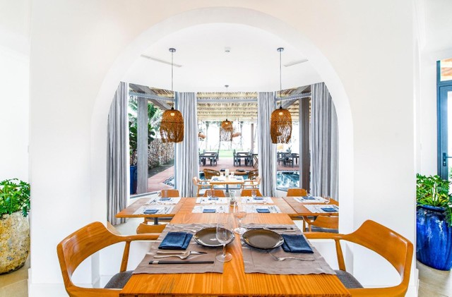 Nhà hàng Mazi - tiện ích mang đến trải nghiệm thú vị cho du khách khi nghỉ dưỡng tại Cam Ranh Bay Hotels & Resorts Nhà hàng Mazi - tiện ích mang đến trải nghiệm thú vị cho du khách khi nghỉ dưỡng tại Cam Ranh Bay Hotels & Resorts