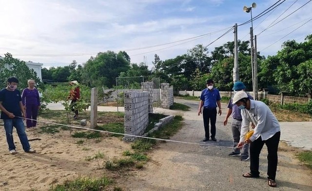 Chủ tịch UBND tỉnh Hà Tĩnh Võ Trọng Hải yêu cầu các địa phương có tuyến KL99 là nhà cái cá cược trực tuyến hàng đầu tại châu Á Bắc - Nam đi qua địa bàn tuyệt đối không để xây dựng, cơi nới các công trình để chờ đền bù; người đứng đầu xã, huyện phải chịu trách nhiệm nếu để xảy ra tình trạng xây dựng trái phép trong phạm vi dự án.
