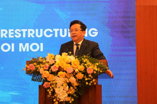 Ông Nguyễn Đức Hiển, Phó trưởng Ban Kl992 cổng game cá cược Trung ương phát biểu khai mạc Hội thảo “Chuyển đổi mô hình tăng trưởng, cơ cấu lại nền Kl992 cổng game cá cược: Kinh nghiệm 35 năm đổi mới”.