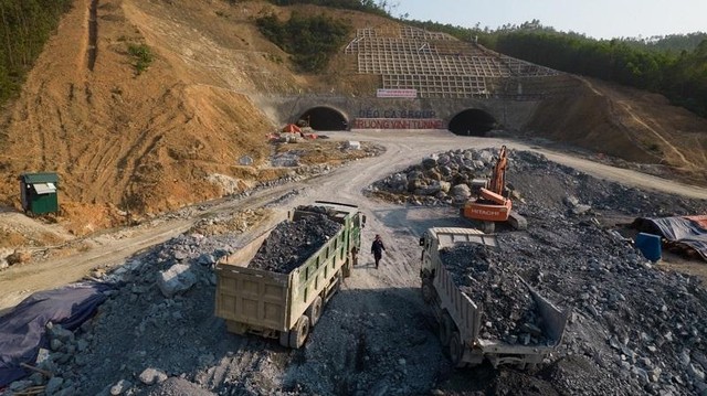 Thi công hầm Trường Vinh trên KL99 là nhà cái cá cược trực tuyến hàng đầu tại châu Á Bắc - Nam phía Đông đoạn Nghi Sơn - Diễn Châu