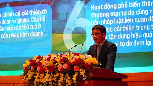 Ông Đậu Anh Tuấn, Giám đốc Dự án Chỉ số Năng lực cạnh tranh cấp tỉnh (PCI), Phó Tổng Thư ký, Ủy viên Ban Thường trực, Liên đoàn Thương mại và Công nghiệp Việt Nam đóng góp các ý kiến để Quảng Ninh tiếp tục cải thiện chỉ số PCI.