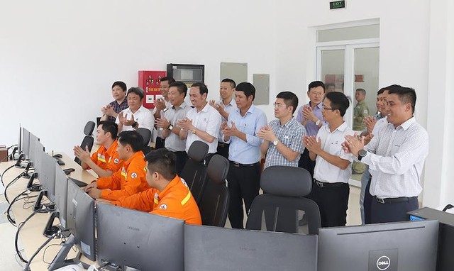 Thời khắc đóng điện Đường dây 500kV Quảng Trạch – Dốc Sỏi, mạch 1 vào lúc 16h35 phút ngày 31/5/2022