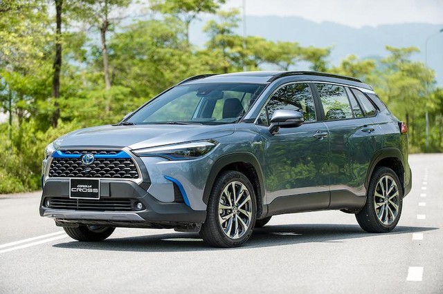 Xe trang bị động cơ hybrid cũng giúp giảm tiêu thụ nhiên liệu trong lúc giá xăng tăng cao