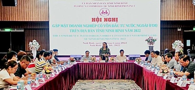 Ủy viên Trung ương Đảng, Bí thư Tỉnh ủy, Trưởng Đoàn ĐBQH tỉnh Ninh Bình Nguyễn Thị Thu Hà phát biểu tại hội nghị