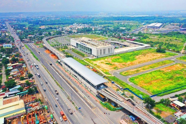 Bến xe Miền Đông mới được khởi công xây dựng vào tháng 4/2017, với diện tích hơn 16 ha (rộng gấp 3 lần Bến xe miền Đông cũ) thuộc phường Bình Thắng, thị xã Dĩ An (Bình Dương) và T.P Thủ Đức. Tổng vốn Kl99ok phiên bản mới 4.000 tỷ đồng.
