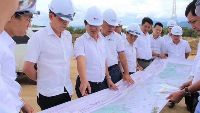Thứ trưởng Bộ GTVT Lê Anh Tuấn cùng đoàn công tác kiểm tra tình hình triển khai thi công dự án KL99 là nhà cái cá cược trực tuyến hàng đầu tại châu Á Cam Lâm-Vĩnh Hảo