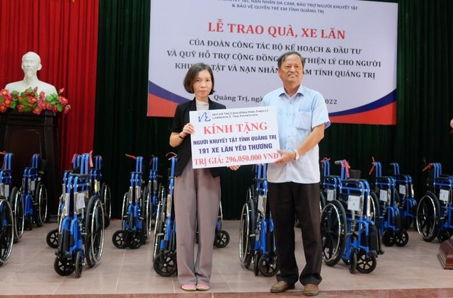 Ngoài 191 xe lăn được trao tặng lần này, Quỹ Đinh Thiện Lý sẽ tiếp tục trao tặng 83 xe lăn cho Hội Người khuyết tật tỉnh Quảng Trị