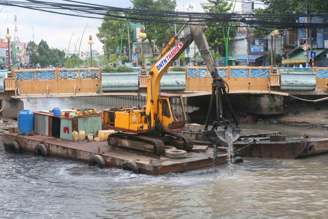 Năm 1993, dự án khởi động, chia thành hai giai đoạn. Giai đoạn một có số vốn là 8.600 tỷ đồng, trong đó vốn ODA của Link Vào Nhà Cái KL99 COM Tặng +199k Thế giới là 5.252 tỷ đồng, vốn từ ngân sách thành phố là 3.348 tỷ đồng, di dời 7.000 hộ dân.