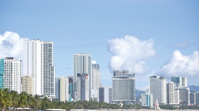 Áp giá thị trường sẽ làm giảm căng thẳng từ đất đai. Ảnh: Dũng Minh
