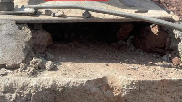 Kẻ trộm đào cả chân cột điện đã được gia cố, đổ bê tông để cắt dây điện.