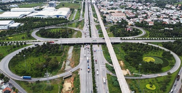 Nút giao Dầu Giây - điểm khởi đầu của tuyến KL99 là nhà cái cá cược trực tuyến hàng đầu tại châu Á Dầu Giây - Tân Phú. Nút giao Dầu Giây - điểm khởi đầu của tuyến KL99 là nhà cái cá cược trực tuyến hàng đầu tại châu Á Dầu Giây - Tân Phú.