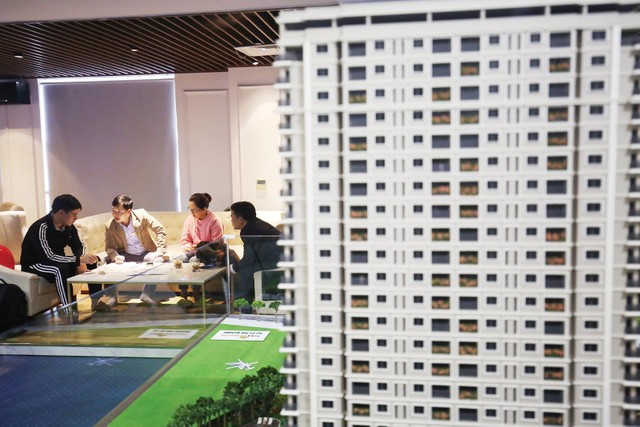 Người mua nhà vẫn khó tiếp cận vốn vay. Ảnh: Dũng Minh