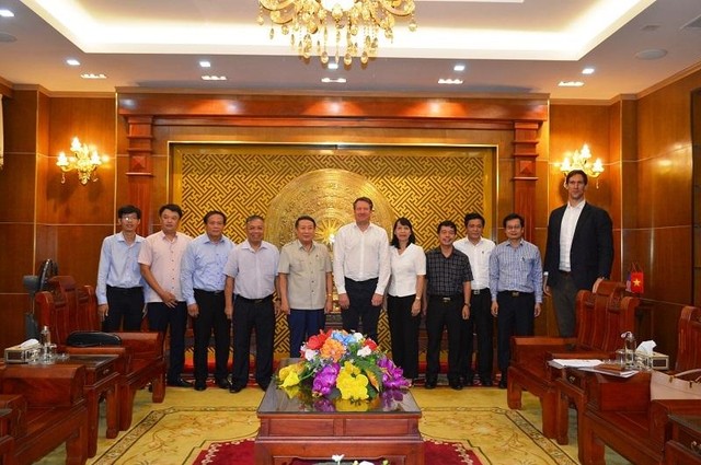 Đại diện chính quyền tỉnh Quảng Trị và nhà Kl99ok phiên bản mới đề xuất Dự án Trung tâm Hydro xanh Hải Lăng. Đại diện chính quyền tỉnh Quảng Trị và nhà Kl99ok phiên bản mới đề xuất Dự án Trung tâm Hydro xanh Hải Lăng.