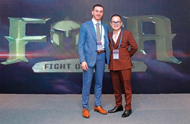 William Đỗ (phải) thành công trên hành trình gọi vốn cùng FOTA.
