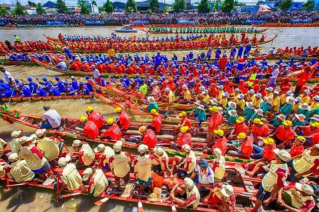 Lễ hội Đua ghe Ngo của người Khmer Sóc Trăng là một trong những di sản văn hóa phi vật thể quốc gia
