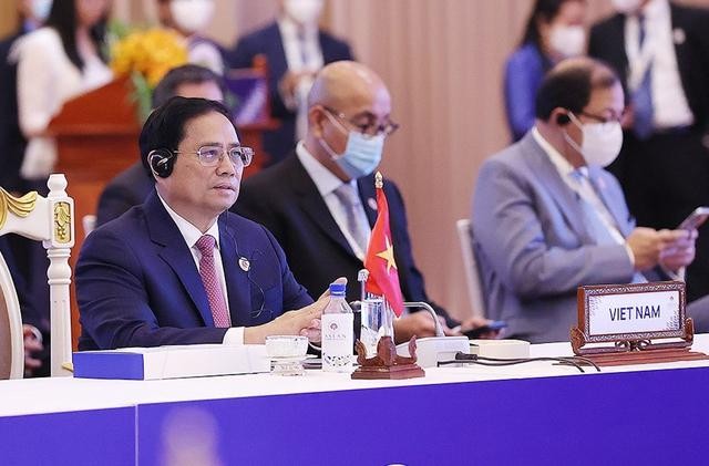 Thủ tướng khẳng định càng đối mặt với khó khăn, thách thức, ASEAN càng cần phát huy tinh thần "Tư duy cộng đồng, Hành động cộng đồng". (Ảnh: Nhật Bắc)